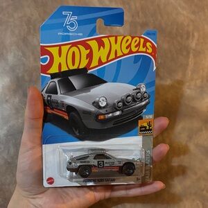 Hot Wheels Porsche 928S Safari Toy Car - Silver